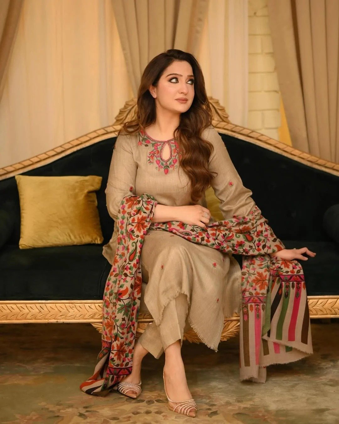BUNAAi - Winter 3PC Dhanak Embroidered Suit - Image 3