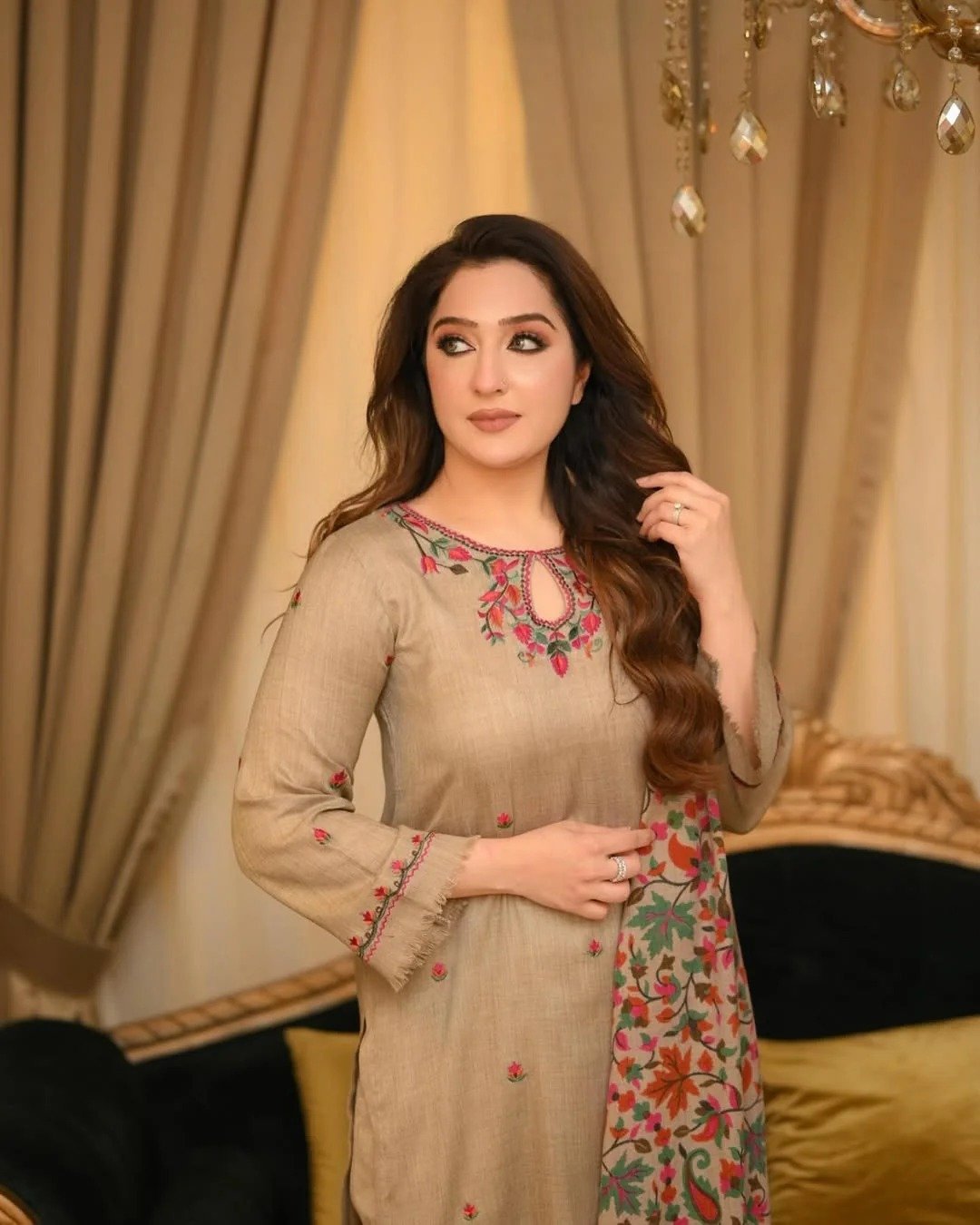 BUNAAi - Winter 3PC Dhanak Embroidered Suit - Image 4