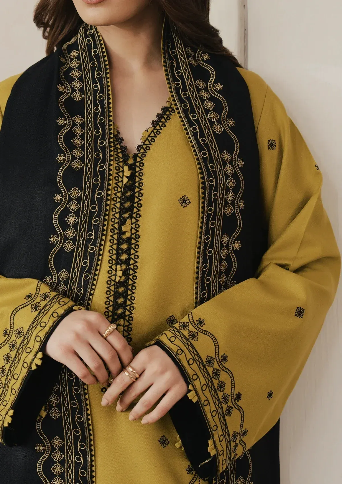 Winter 3PC Dhanak Embroidered Suit - Image 2