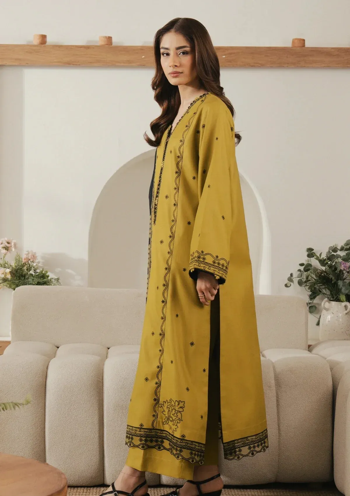 Winter 3PC Dhanak Embroidered Suit - Image 3