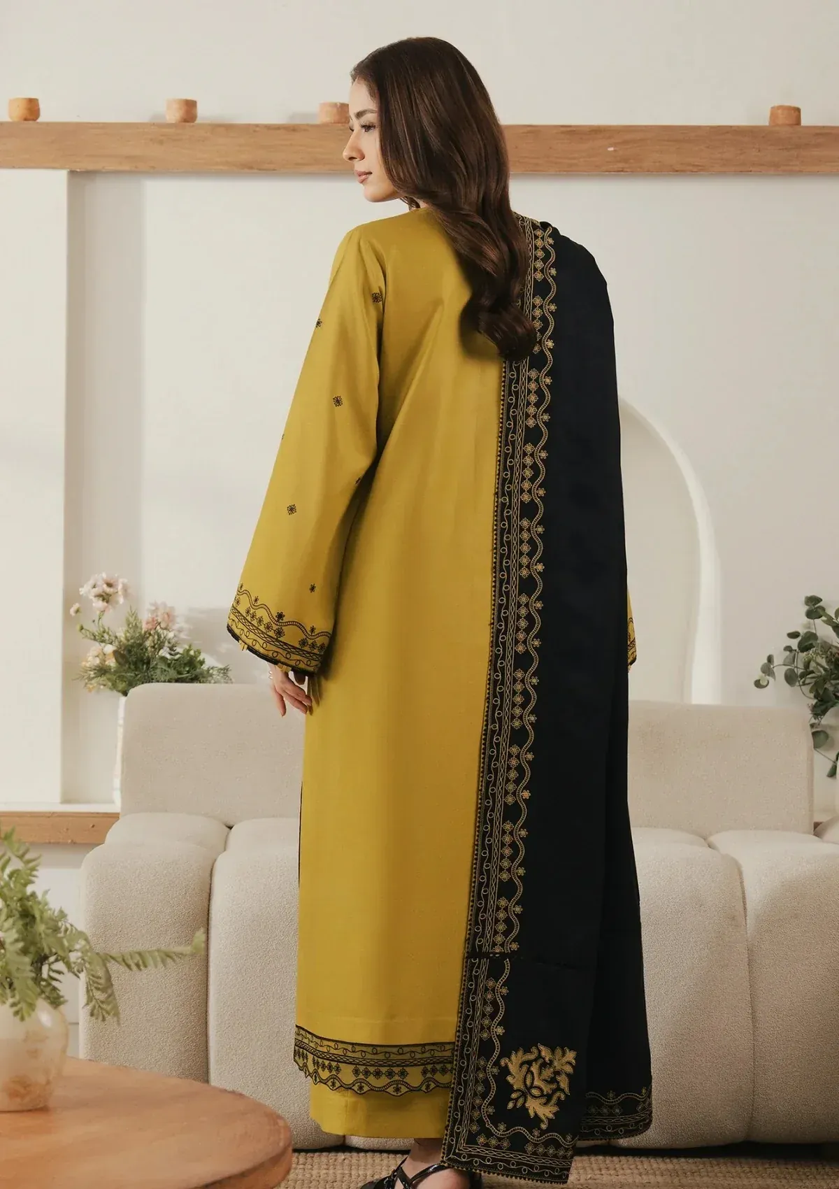 Winter 3PC Dhanak Embroidered Suit - Image 4